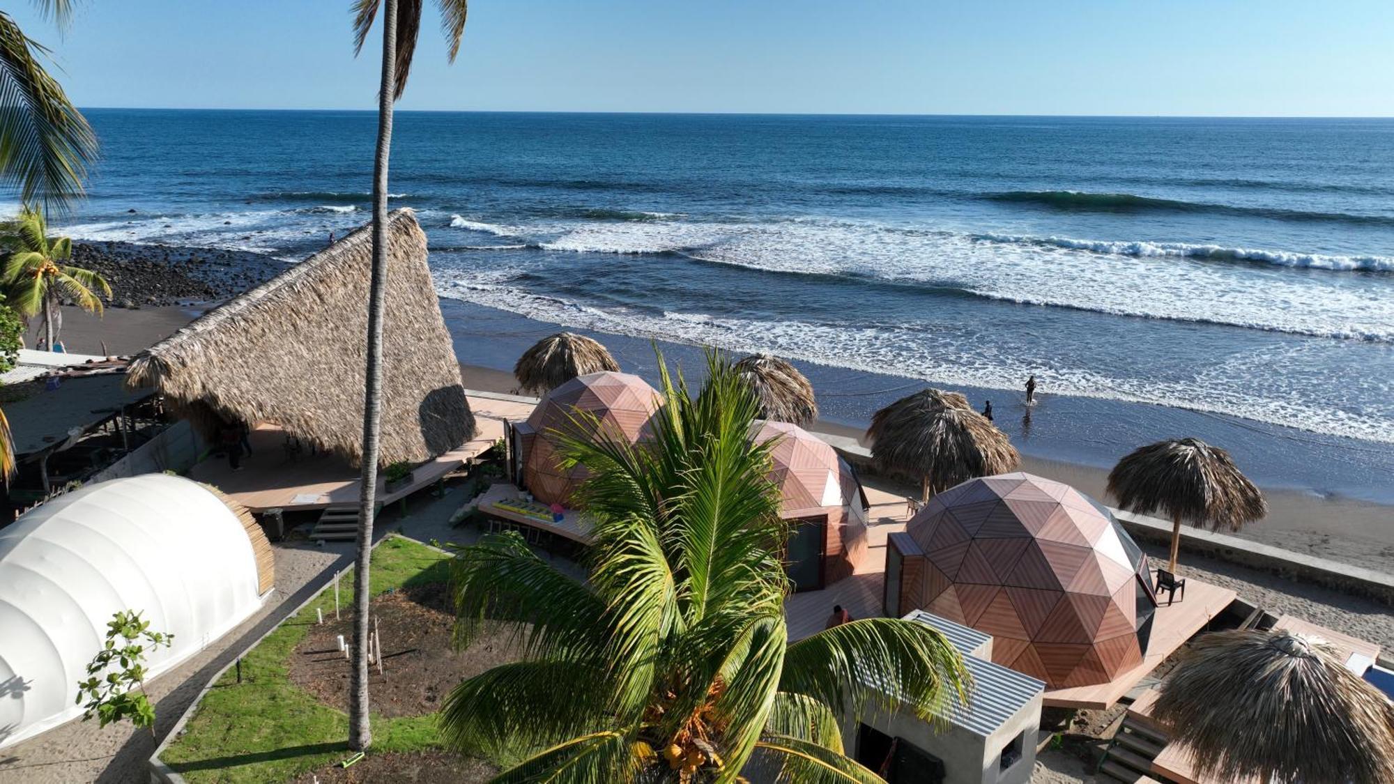 Almare Zonte - Beachfront Glamping Hotel El Zonte Exterior photo