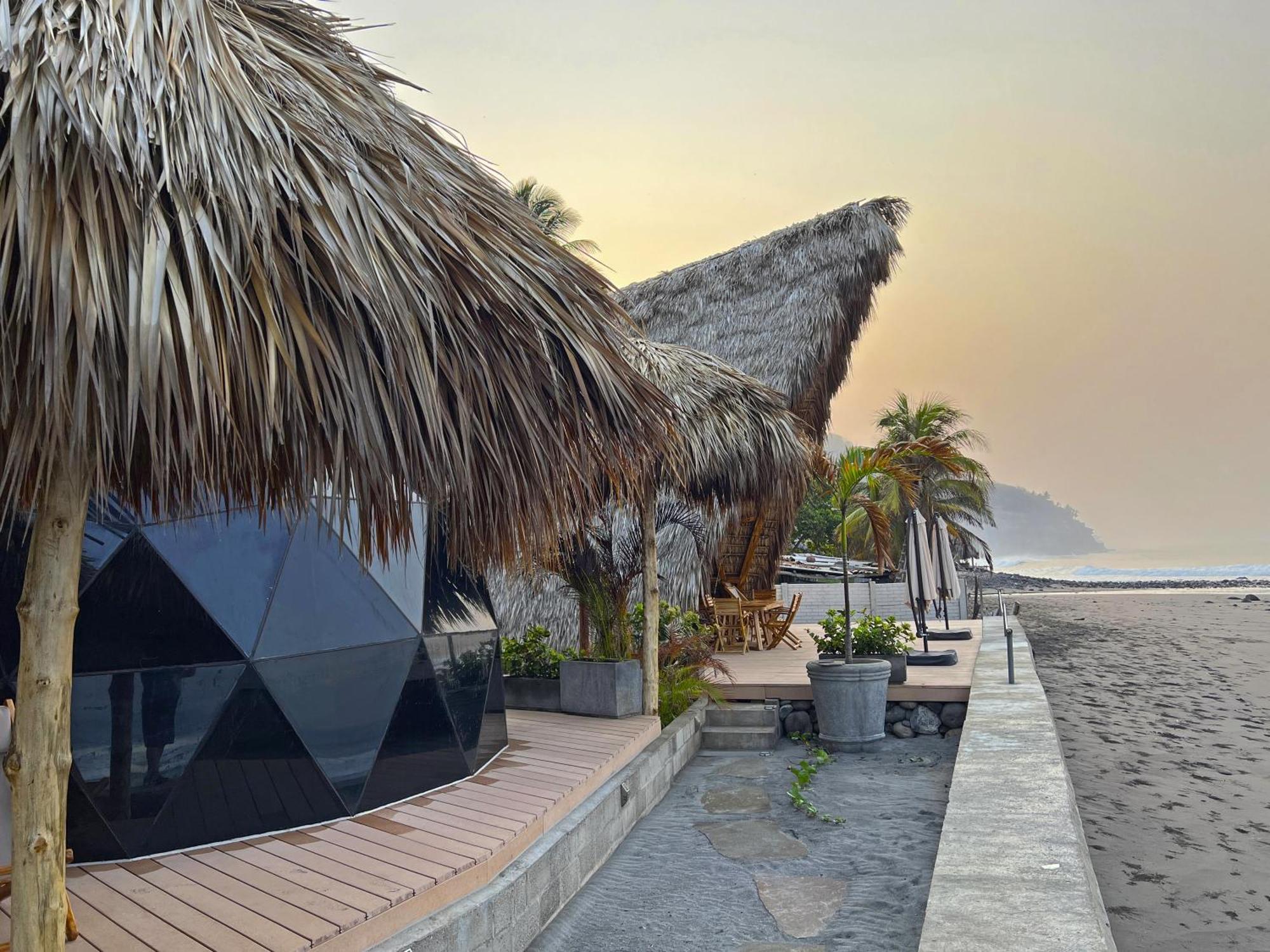 Almare Zonte - Beachfront Glamping Hotel El Zonte Exterior photo