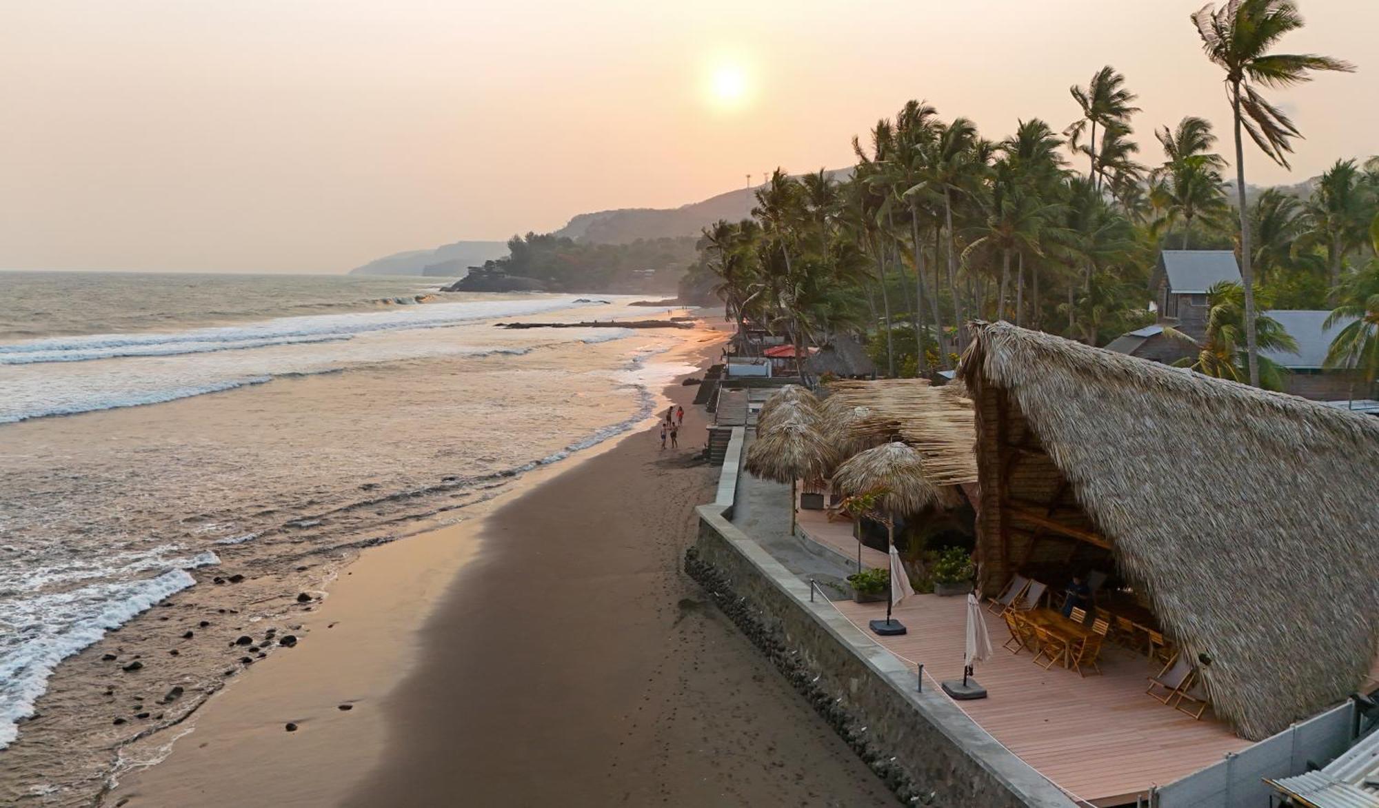 Almare Zonte - Beachfront Glamping Hotel El Zonte Exterior photo